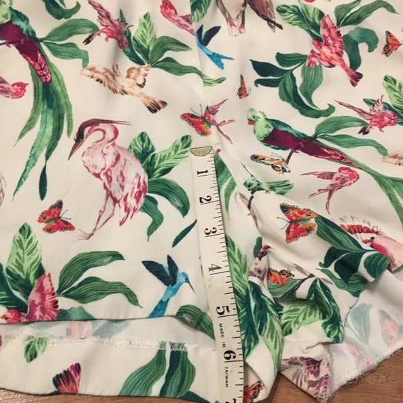 Ann Taylor Bird Printed Shorts Size 8 - Picture 3 of 7